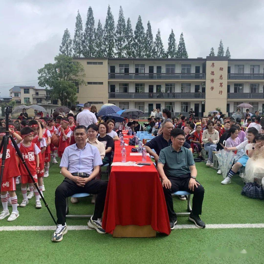 浦城县小学领导团队新貌，引领未来教育的强大力量